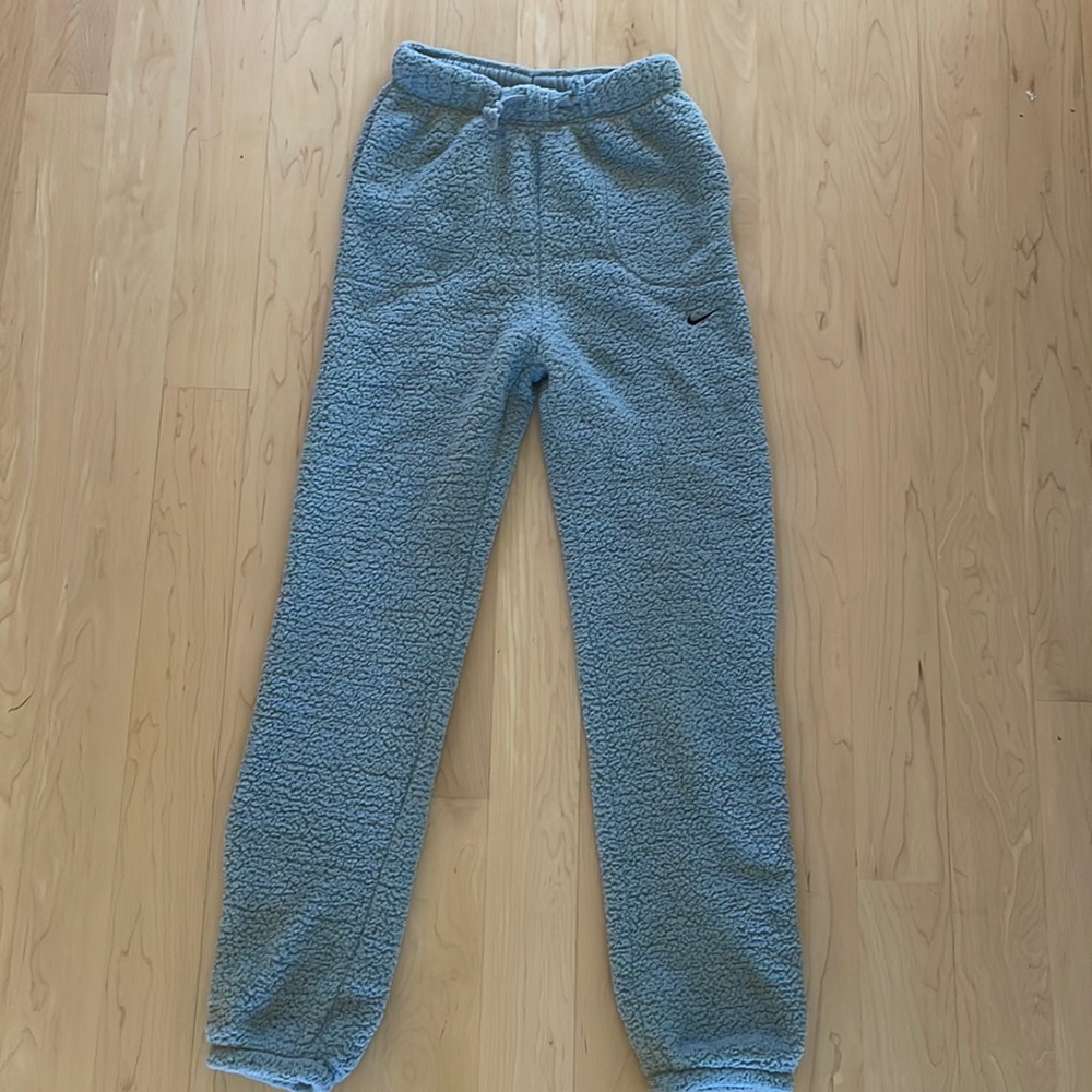 Nike therma-fit sweatpants size xs